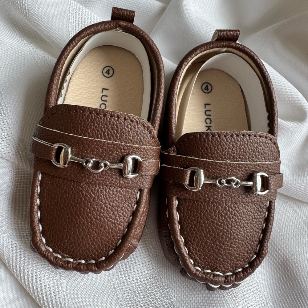 Lucky Brand Crib Shoes Baby Loafers Size 4 for 9-12 months New in box